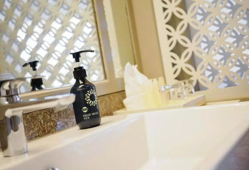 اتاق لوکس با چشمانداز استخر, Katathani Phuket Beach Resort Sha Extra Plus