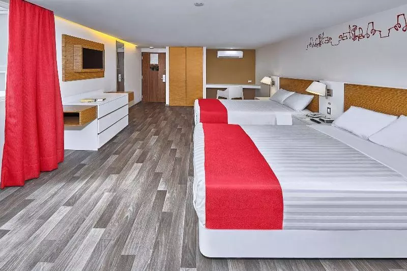 اتاق لوکس با چشمانداز استخر, Katathani Phuket Beach Resort Sha Extra Plus