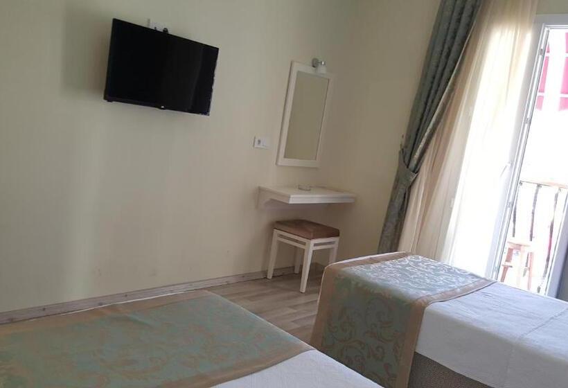 Habitació Triple Estàndard amb Balcó, Artemis