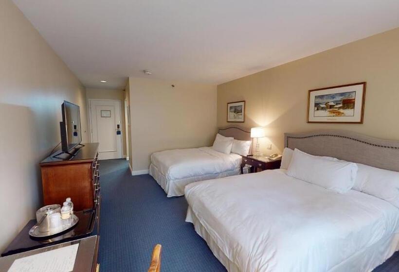 غرفة ديلوكس, Avon Old Farms