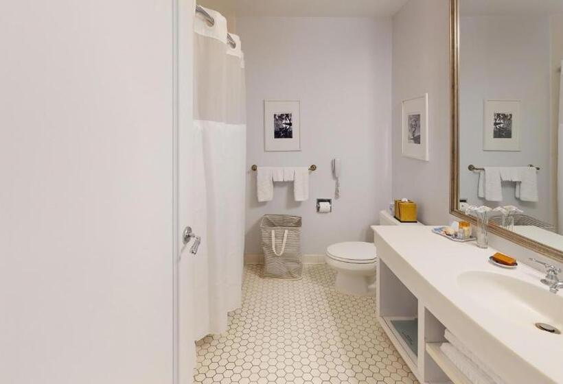 غرفة ديلوكس سرير كينج, Avon Old Farms