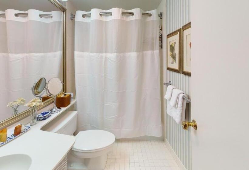 غرفه قياسيه سريرين مزدوجين, Avon Old Farms