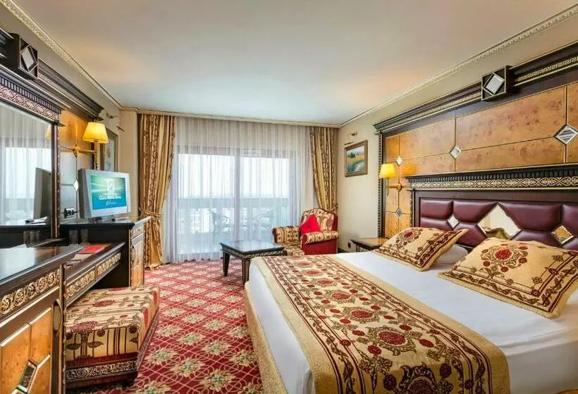 اتاق استاندارد سه نفره, Club Hotel Sera