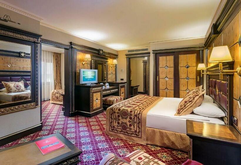 سوییت خانوادگی, Club Hotel Sera