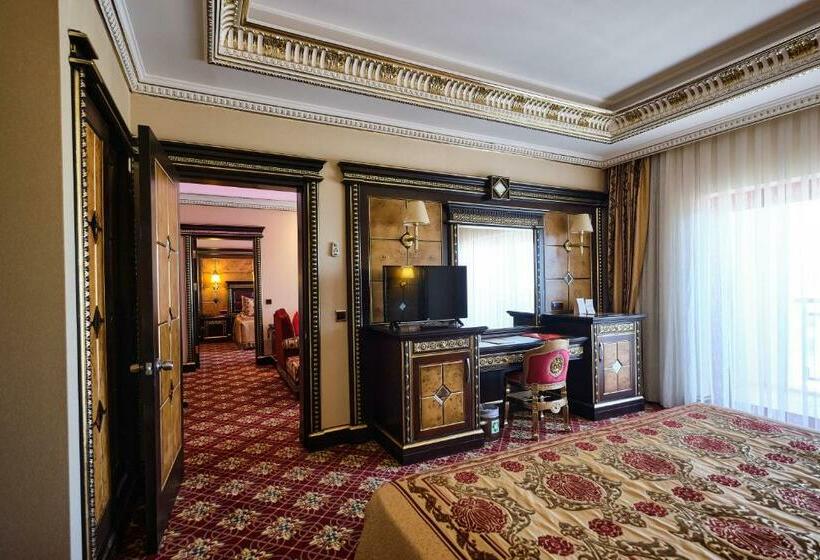 سوییت سوپریور, Club Hotel Sera