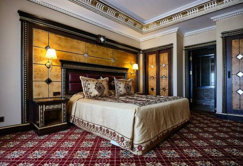 سوییت سوپریور, Club Hotel Sera