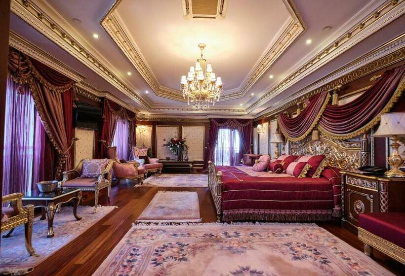 سوئیت با تخت بزرگ, Club Hotel Sera