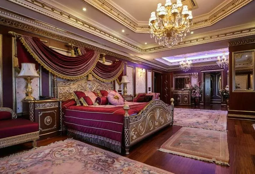 سوئیت با تخت بزرگ, Club Hotel Sera
