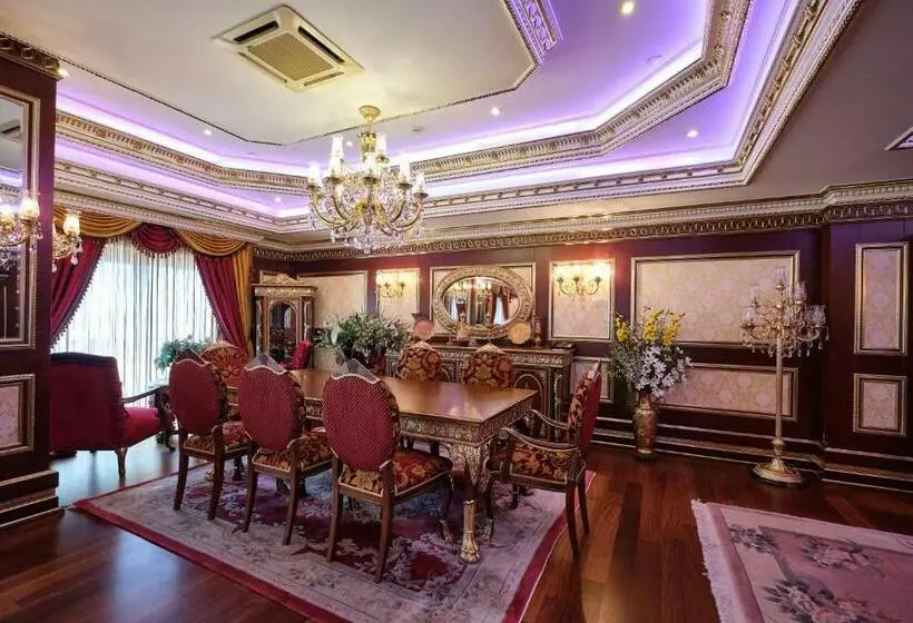 سوئیت با تخت بزرگ, Club Hotel Sera