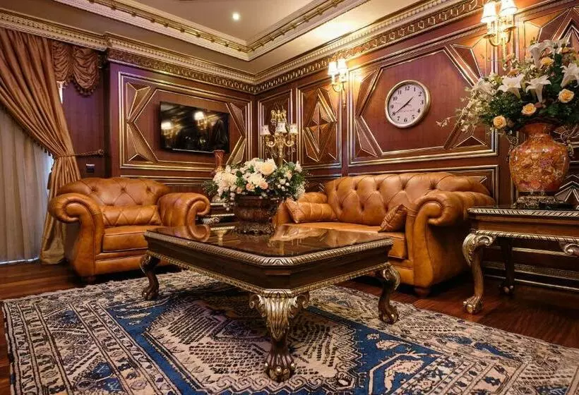 سوئیت با تخت بزرگ, Club Hotel Sera