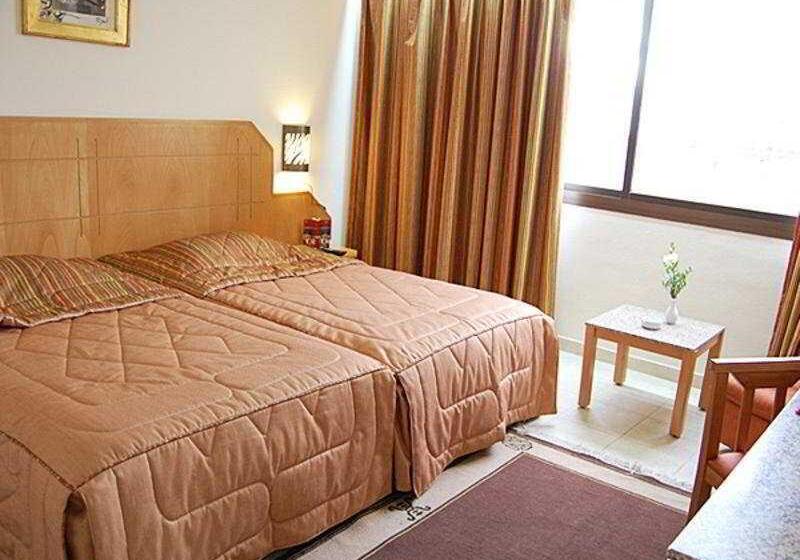 سوییت جونیور, Diplomat