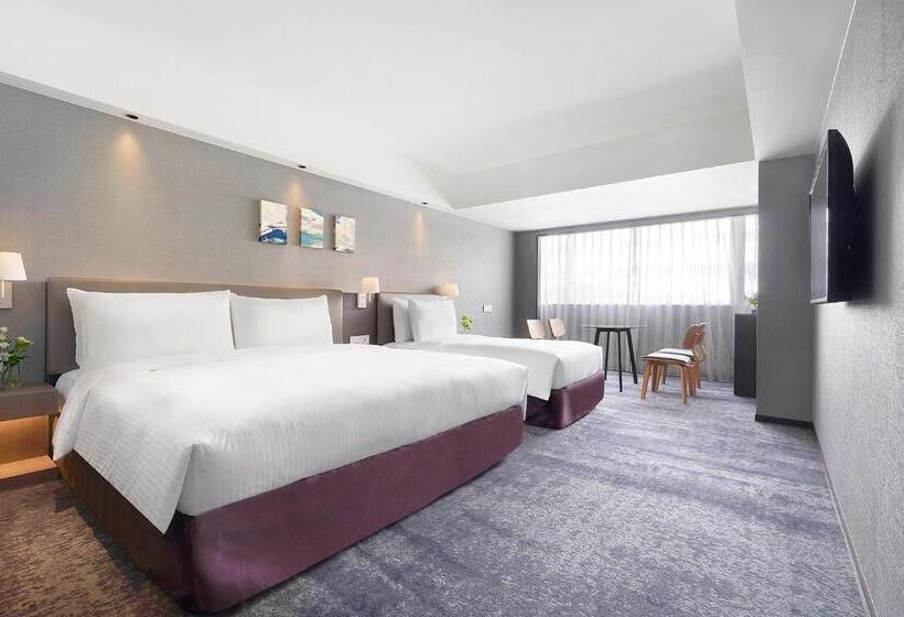 اتاق استاندارد سه تخته با بالکن, Illume Taipei