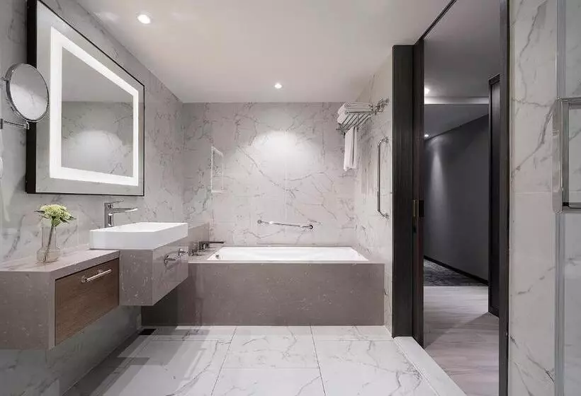 اتاق استاندارد چهارنفره با بالکن, Illume Taipei