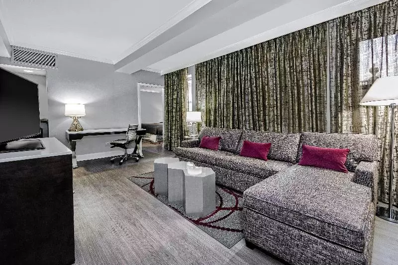 سوئیت با تخت بزرگ, Indigo Dallas Downtown, An Ihg