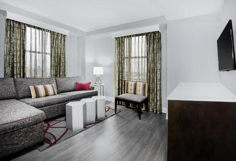 מיטת קינג בסוויטה, Indigo Dallas Downtown, An Ihg