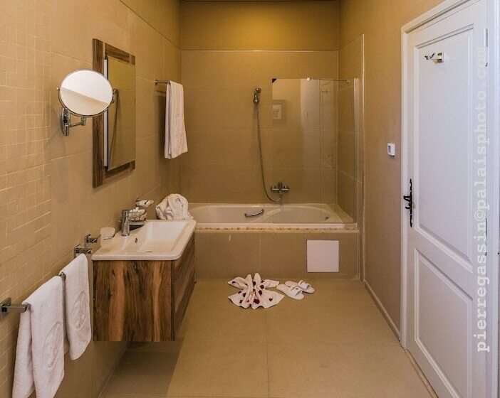 اتاق سوپریور, Majestic