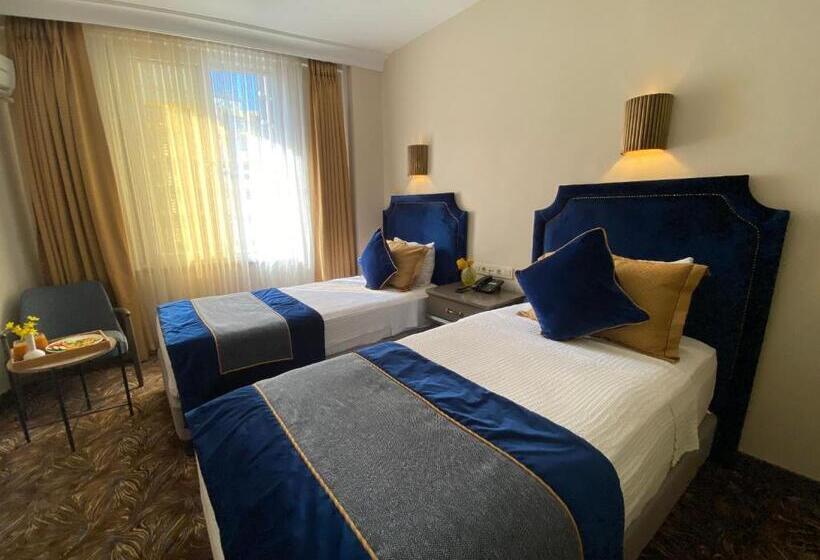 标准三人间, Nobel