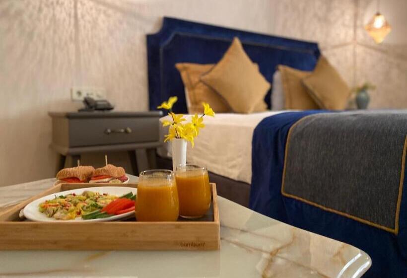 标准三人间, Nobel