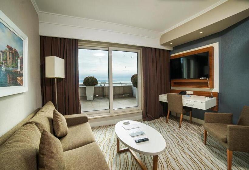 اتاق سوپریور با چشم‌انداز دریا و بالکن, Radisson Hotel President Old Town Istanbul