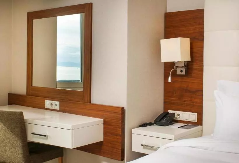 اتاق سوپریور با چشم‌انداز دریا, Radisson Hotel President Old Town Istanbul