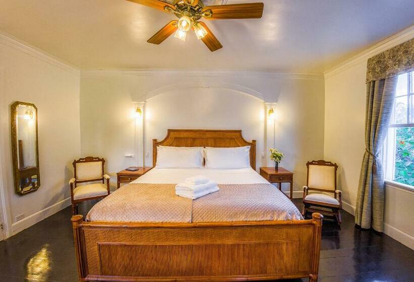 سوئیت با تخت بزرگ, Turks Head Inne