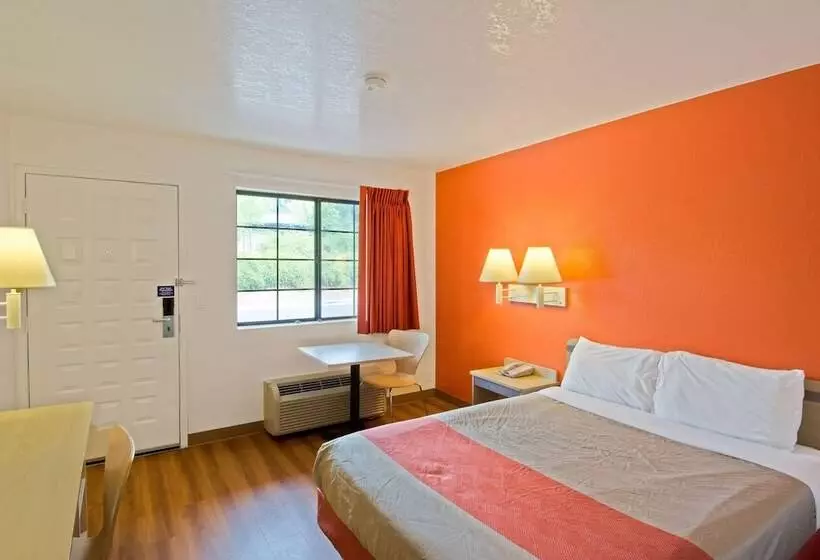 身障者適用スタンダードルーム, Motel 6 Redding, Ca  South