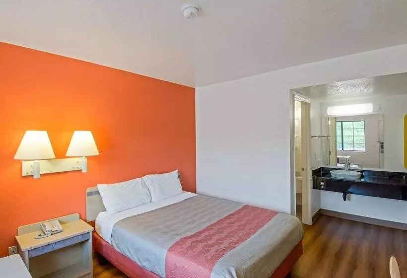 身障者適用スタンダードルーム, Motel 6 Redding, Ca  South
