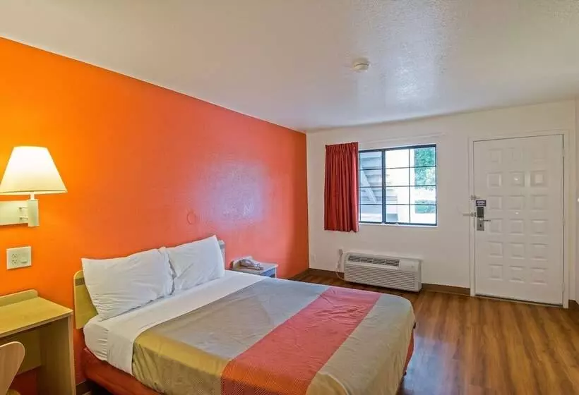 身障者適用スタンダードルーム, Motel 6 Redding, Ca  South