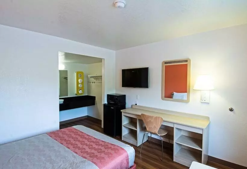 デラックスルーム, Motel 6 Redding, Ca  South