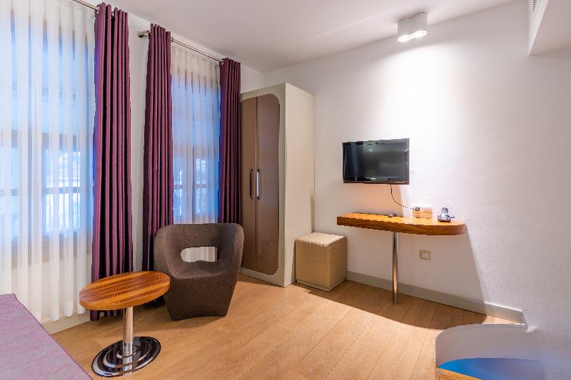 اتاق خانوادگی, Puding