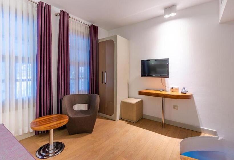 اتاق استاندارد, Puding