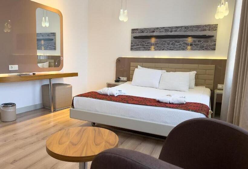 اتاق اساندارد با چشم‌انداز جانبی به دریا, Puding