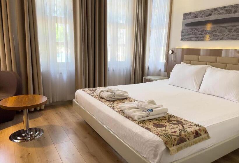 اتاق اساندارد با چشم‌انداز جانبی به دریا, Puding