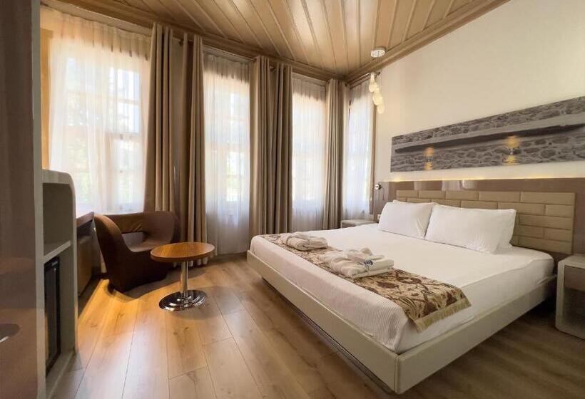 اتاق اساندارد با چشم‌انداز جانبی به دریا, Puding