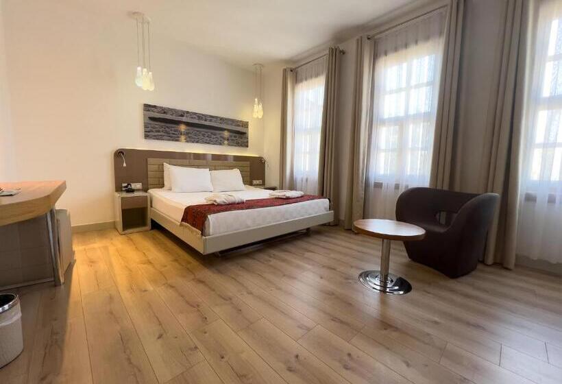 اتاق اساندارد با چشم‌انداز جانبی به دریا, Puding