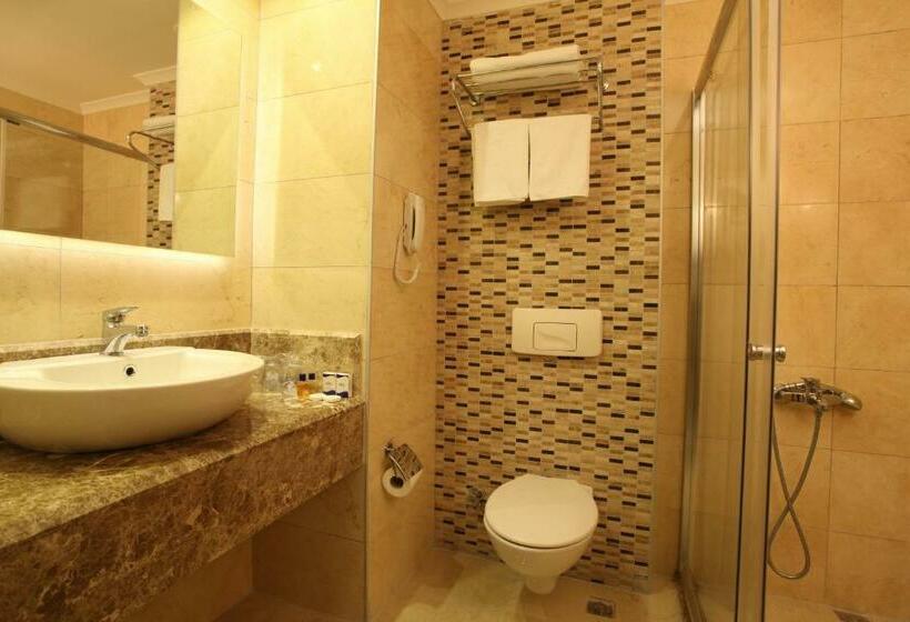 Номер Стандарт Трехместный, Riviera Hotel & Spa