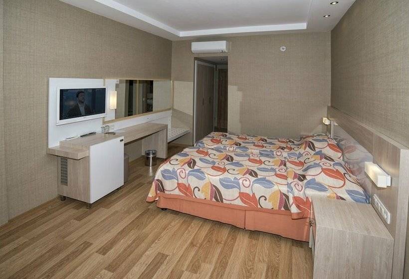 Номер Стандарт Трехместный, Riviera Hotel & Spa