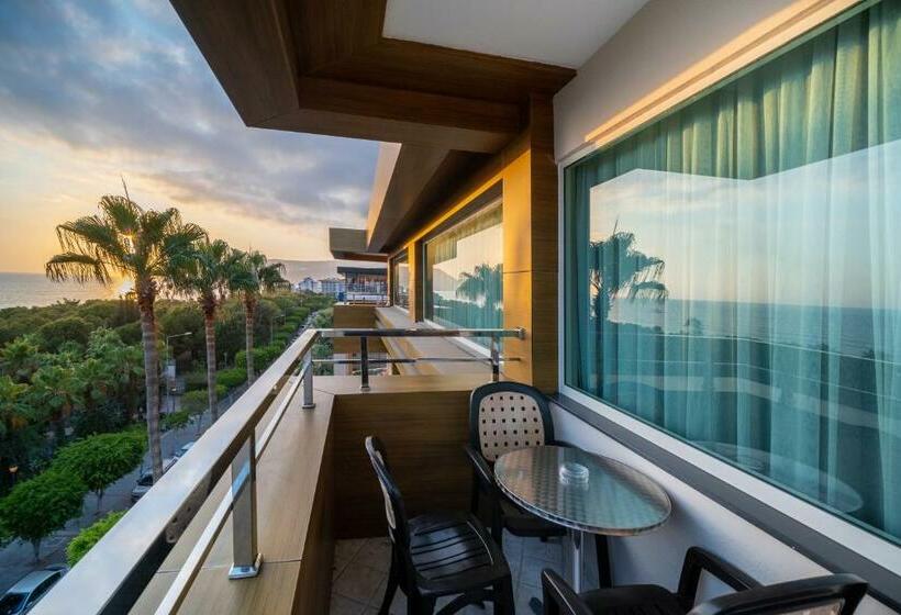 Полулюкс, Riviera Hotel & Spa