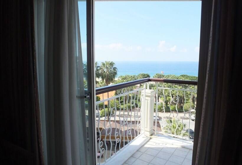 Номер Стандарт Трехместный, Riviera Hotel & Spa