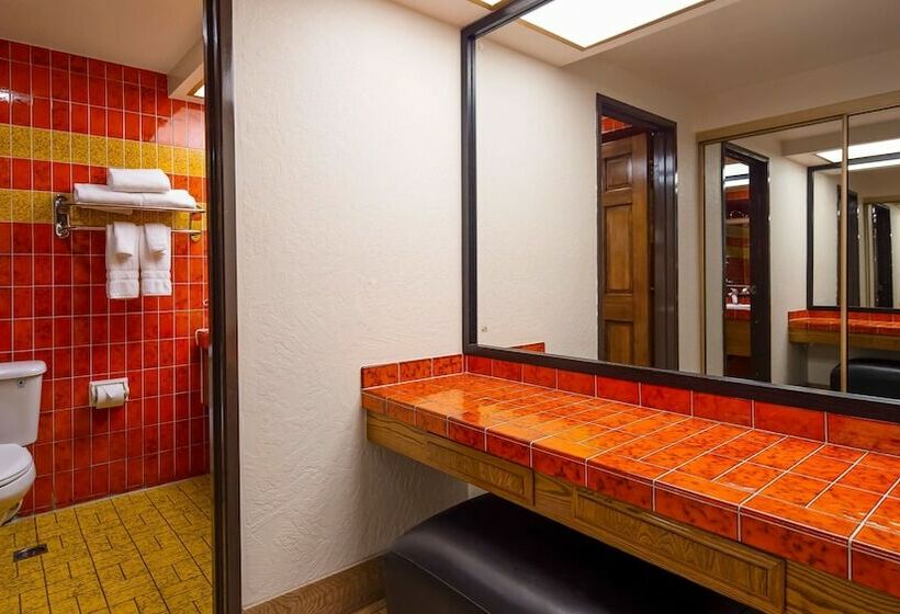 غرفة قياسية سرير مزدوج, Best Western Pine Tree Motel