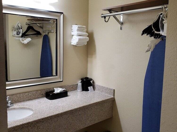 חדר סטנדרט שתי מיטות זוגיות, Airport Inn