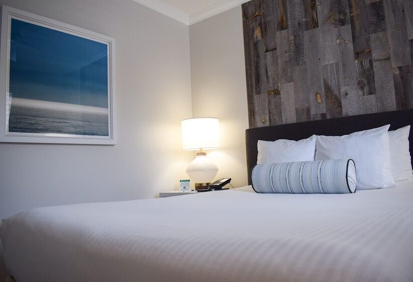 جناح جونيور, Beachside Inn