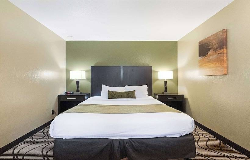 جناح, Best Western Gold Country Inn