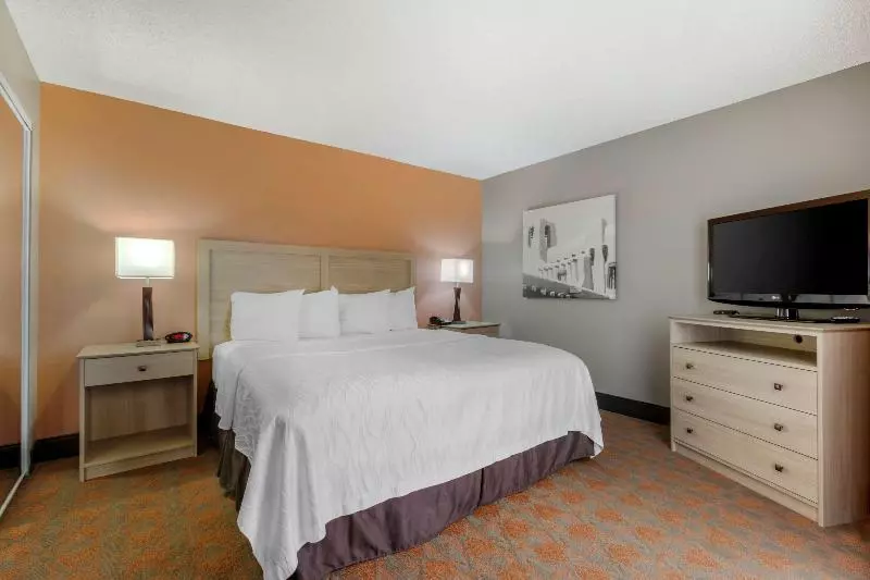 スイート, Best Western Pecos Inn