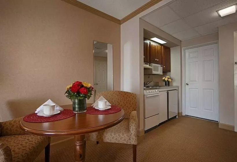 デラックススイート, Best Western Plus Morristown Inn