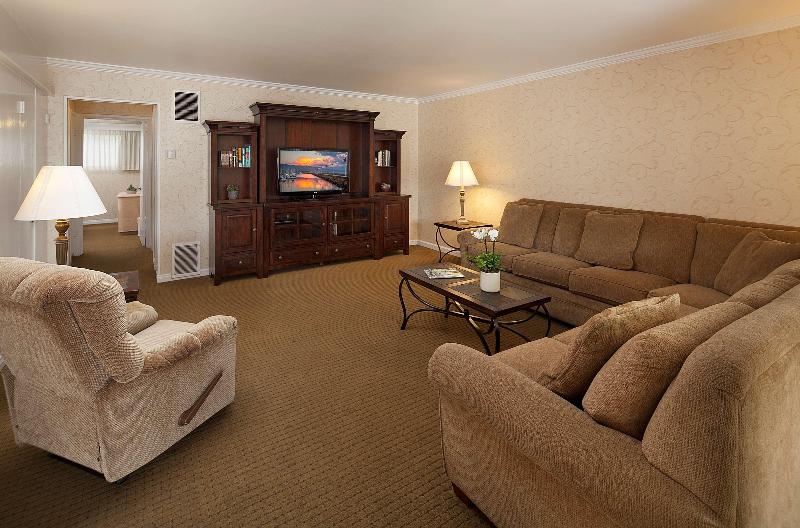 מיטת קינג בסוויטה, Best Western Plus Santa Barbara