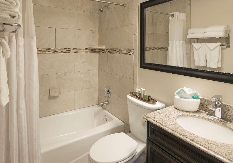 מיטת קינג בסוויטה, Best Western Plus Santa Barbara