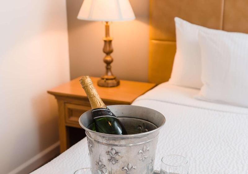 מיטת קינג בסוויטה, Best Western Plus Santa Barbara