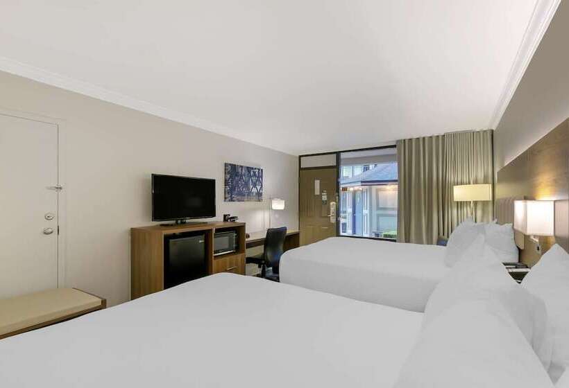스탠다드 룸 더블 침대 2개, Best Western Plus Westbank