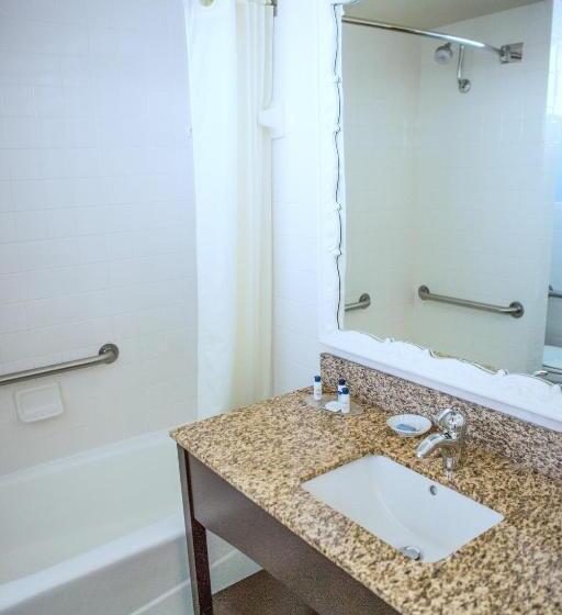 2ダブルベッドのスタンダードルーム, Best Western Plus Yacht Harbor Inn